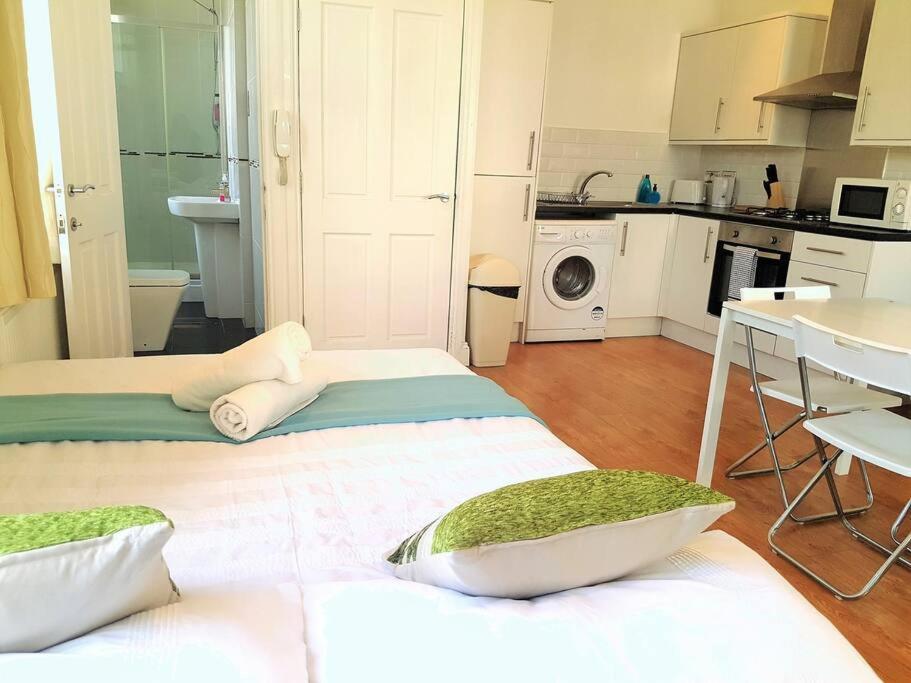 Excellent Studio Flat In Londen Buitenkant foto