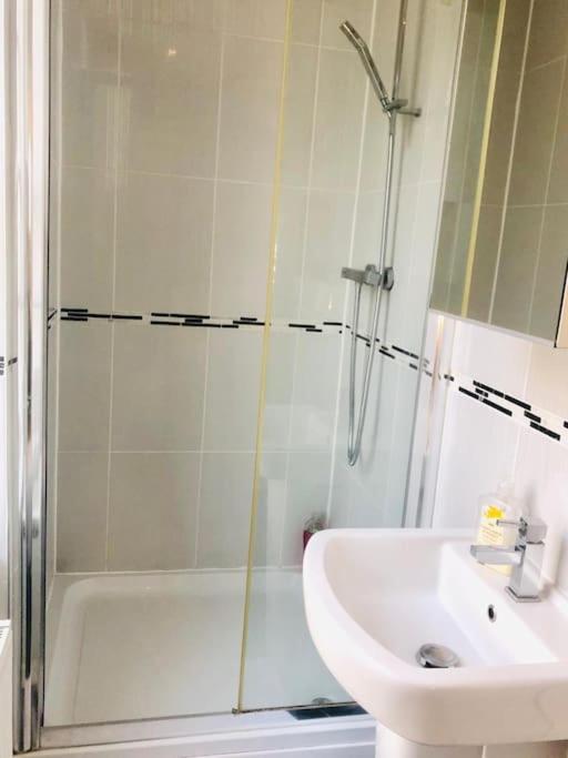 Excellent Studio Flat In Londen Buitenkant foto