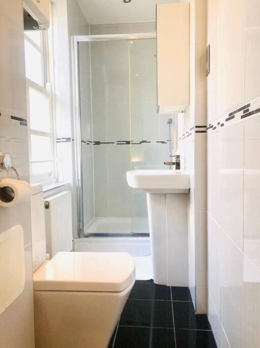 Excellent Studio Flat In Londen Buitenkant foto